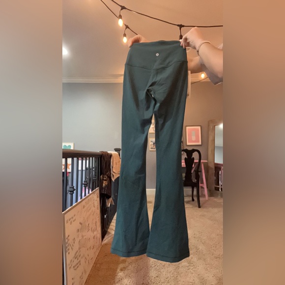Lululemon Mini Flare Size 6 - Picture 3 of 4